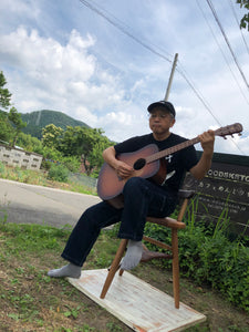 こどもキッチン 保育園 こども家具 お店屋さんごっこ 三角スツール ギタリスト オーダー家具 カフェ 揺れる椅子 TVボード ダイニングテーブル インテリア オーダーキッチン 安楽 おしゃれ 収納 テーブル ギター演奏用椅子 ギター椅子 ゆらゆら座椅子 ロッキングチェア 木製 手作り 家具工房 ウッドスケッチ ヤイリギター ギターチェア ギター練習いす ギタリストの椅子 ギター椅子 弾き語り椅子 ギター演奏椅子 ギタリストのための椅子 ギターマンチェアー ゆらゆら座椅子 オリジナル椅子 スツール オンラインショップ ネットショップ オンラインストア ひのきのこども家具 児童館 保育園 壁掛け収納 ガレージシェルフ 木製スマホスタンド 銀杏のまな板 人気商品 おすすめ 高級 インスタ映え おしゃれ 粋 人とかぶらない 世界に一つ シック ナチュラル シンプルモダン タータンチェック アンアン 格子模様 ひのき ナラ ブナ 天然無垢 自然素材 実用的 機能的 通販